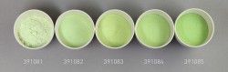 Verre coloré, vert de réséda, transparent