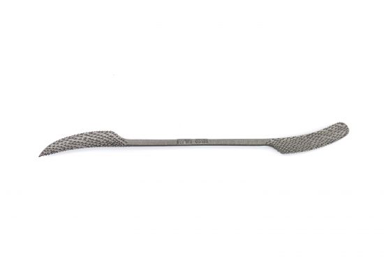 Rasp small, pointed / curved