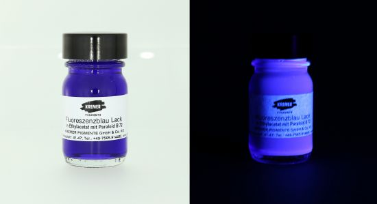 Bleu fluorescent, vernis