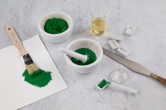 Fill the smooth watercolor paste into pans in thin layers. Wait until one layer is thoroughly dry (let it harden overnight) before adding the next layer, in order to prevent paint cracking.
