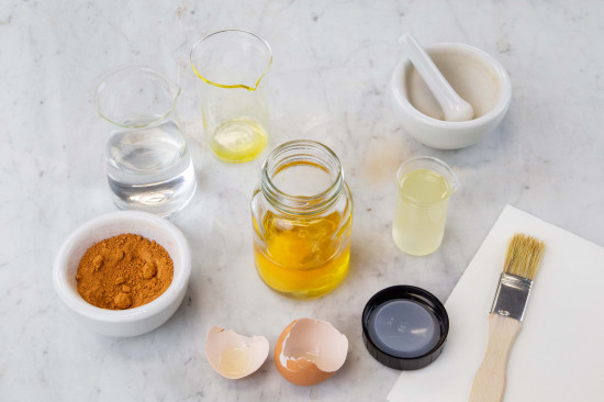 Fill the empty shells of the egg with linseed oil (the equal measure as the egg) and add it to the egg.