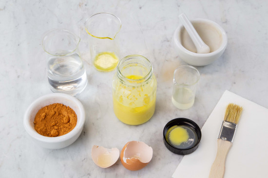 Then fill the egg shells with dammar varnish and add this to the mixture in the jar.