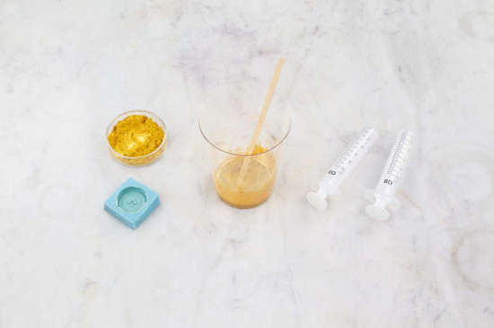 Usually, coarse-grained pigments, metal powders, glass flour and sands can be worked into the resin easily. Pearlescent pigments, glimmers and the like blend well with resin. Very fine powders tend to form lumps when mixed with resin and thus require thorough grinding (mortar and pestle or glass muller and glass palette) until the pigments are fully dispersed without lumps. This holds true for all fine pigments, such as cobalt pigments, iron oxide pigments and, even more so, syntheticorganic pigments. If pigment agglomerates remain in the resin, they may prevent it from hardening! The amount of pigment you need to add depends on the kind of resin and on the pigment. Thus, pretests prior to the application are highly recommended. Please note that filled resin already contains aggregates and therefore binds smaller amounts of pigment. If the amount of pigment added is too high, bonding and stability of the resin may be affected!