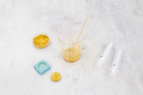 In contrast to pigments, colorants are soluble in epoxy resin. The resulting color is more transparent, but less lightfast. All Solvent Dyes are suitable for coloring epoxy resin. They usually blend easily with the resin. However, if you add too much colorant, it will not fully disperse and little lumps will remain in the mixture.