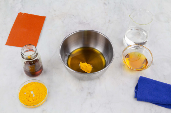 For a glaze, tung oil varnish can be colored by either adding up to 60 grams of pigment or up to 50 milliliters of oil paint paste per liter.