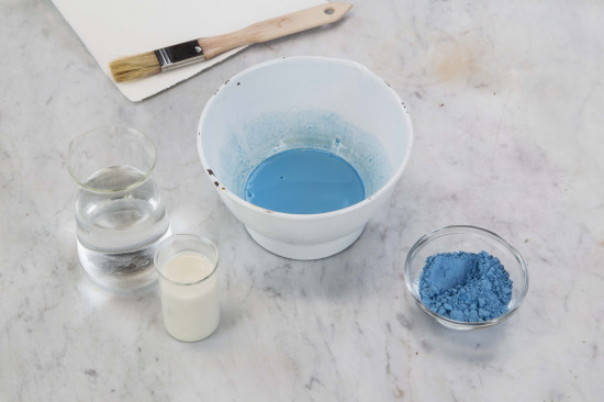 According to the desired color intensity, add 20 to 100 grams of lime-stable pigment of your choice per 1 liter of wash.