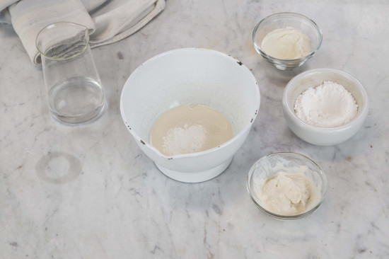 Wall Paint: White Lime Casein

(Ingredients: 1 liter 4% lime-casein solution (see basic recipe), 1 kg pigment e.g. Titanium White (#46200) or Chalk from Champagne (#58000) or any other lime-stable pigment)

Mix 1 liter of 4% lime-casein-solution with approximately 1 kilogram of pigment, e.g. Titanium White or Chalk from Champagne or a mixture of both. The wall paint should have a spreadable viscosity.