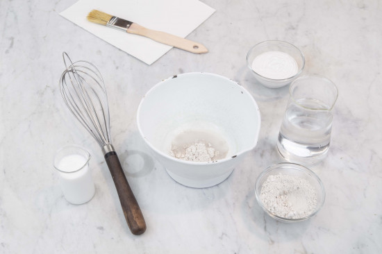 Soak the chalk from Ruegen (#58010) in demineralized water for several hours.