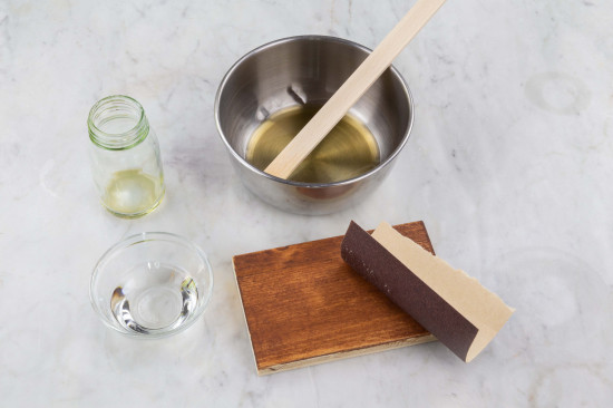 For the first coat, dilute Hard Drying Oil with a maximum of 10 % Pine Turpentine, and add pigments to the glaze as desired. Gently sand with fine sandpaper (granulation 220) when dry. Consumption rate is about 50-70 ml/m².