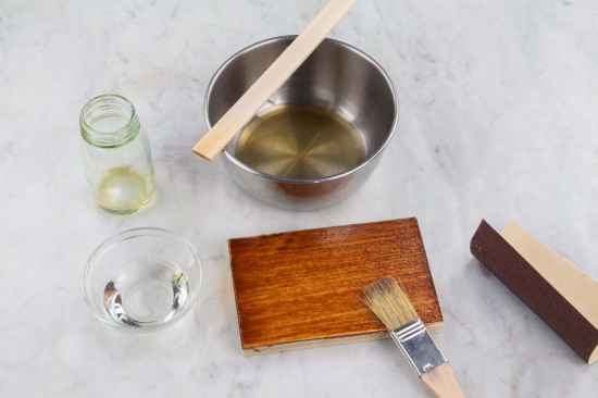 For the final coat, dilute the hard dry oil with a maximum of 5 % Pine Turpentine. Consumption rate is about 50-70 ml/m².