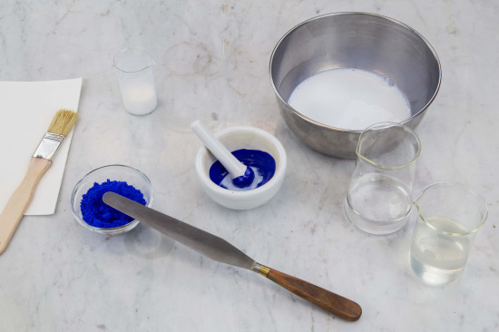 ... and add 20 grams of the binding mixture. With both pigments, this method will result in surfaces with high abrasion resistance and a matt finish.