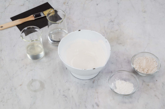 For delamination, mix together one part pigment paste and one part Tylose glue solution (stir well).