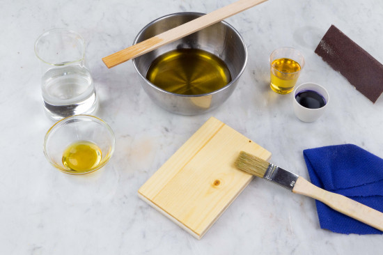 For the final coat, mix 4 parts linseed oil varnish and 1 part Linseed Stand Oil, 45 P (#73200). For better drying, stir 2 % siccative into the stand oil (based on the amount of stand oil). To increase spreadability, heat the oil liquid or dilute it with a maximum of 5 % Shellsol® T and apply in two thin and even coats. Consumption rate is about 50-70 ml/m2.