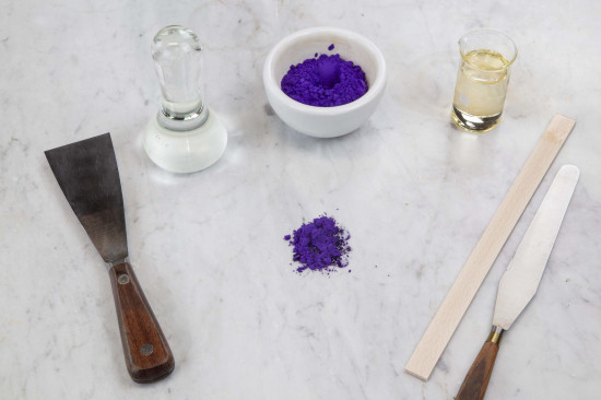 Slowly work the pigments into the oil until they form a paste with a putty-like viscosity.