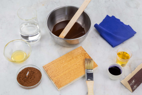 For the second, semi-rich coat, mix 4 parts linseed oil varnish and 1 part Linseed Stand Oil, 45 P (#73200), after having stirred 2 % siccative into the stand oil. If the wash is not intens enough, you can also add pigments to this coat. To increase spreadability, dilute the mixture with a maximum of 5 % Shellsol® T and apply thin and evenly. Consumption rate is about 50-70 ml/m2.